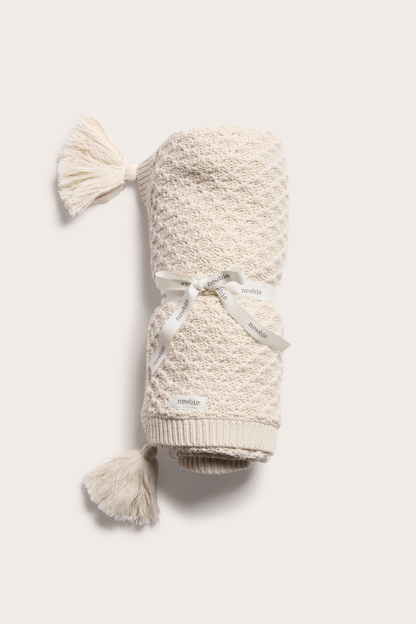 Baby beige knitted pattern blanket – Newbie