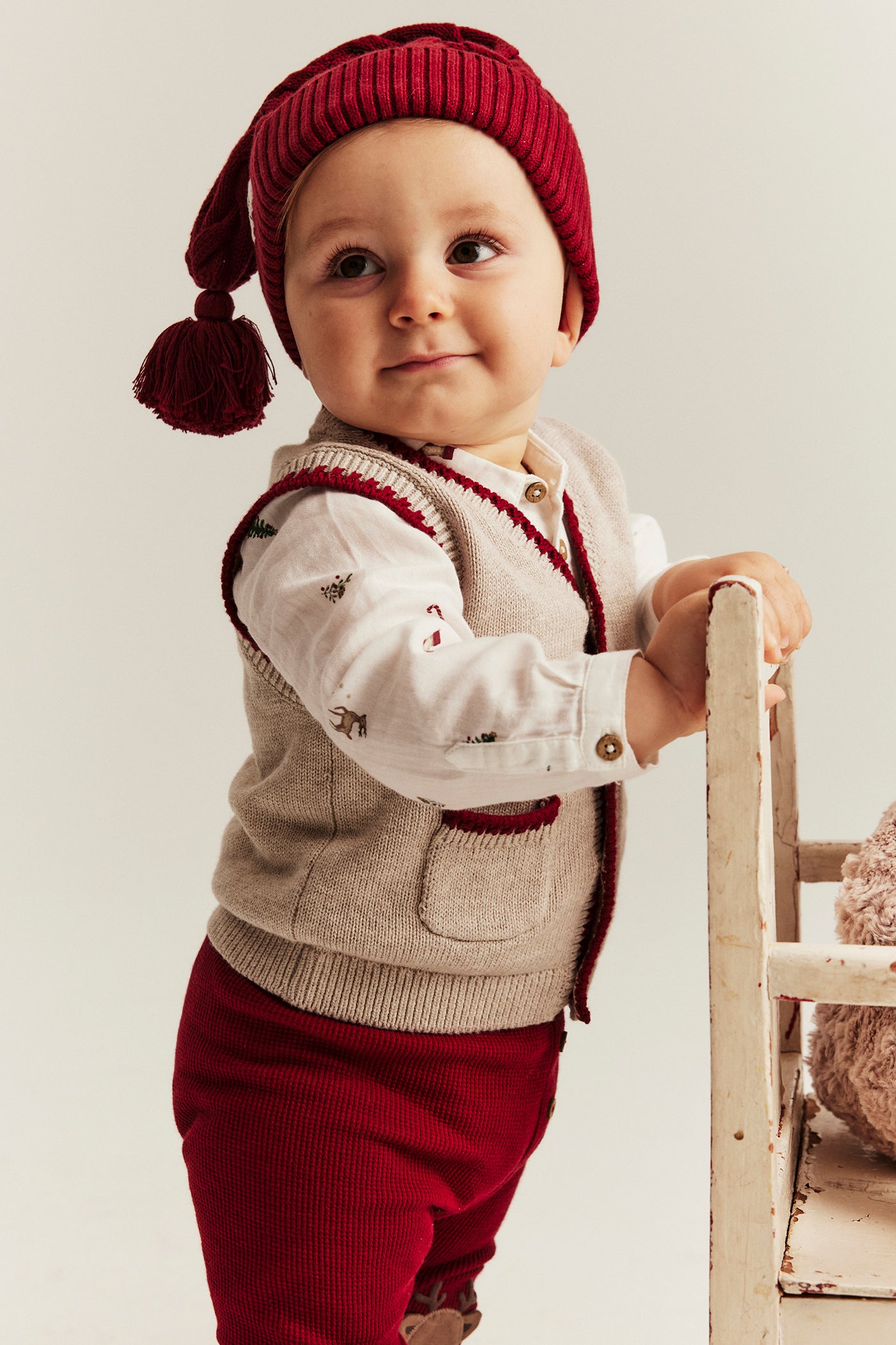 Baby beige knitted Christmas vest – Newbie