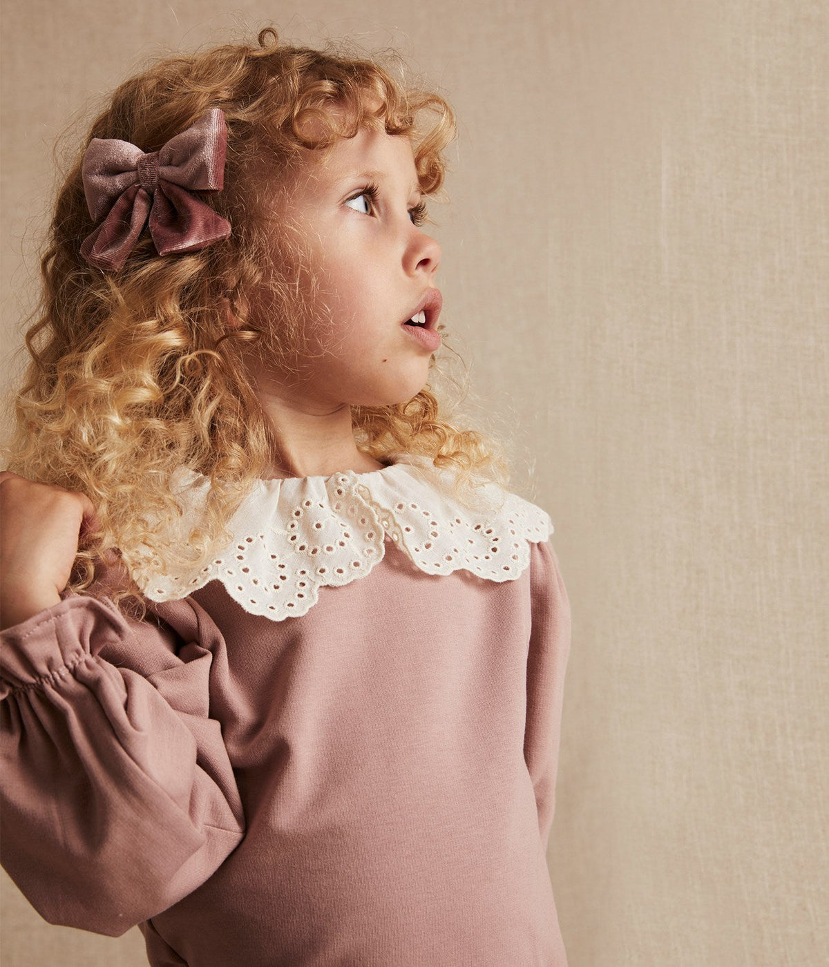 Kids pink collar sweatshirt