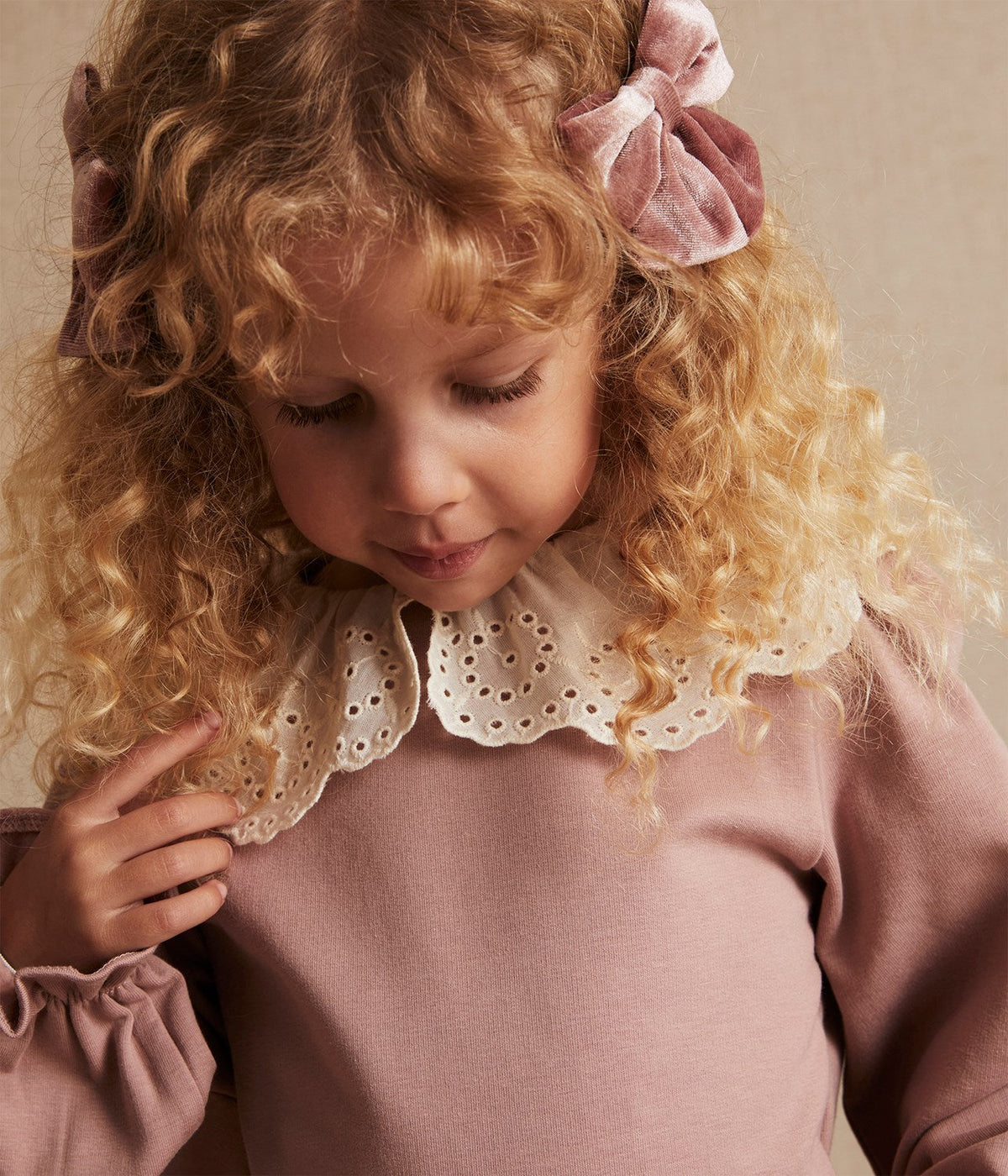 Kids pink collar sweatshirt