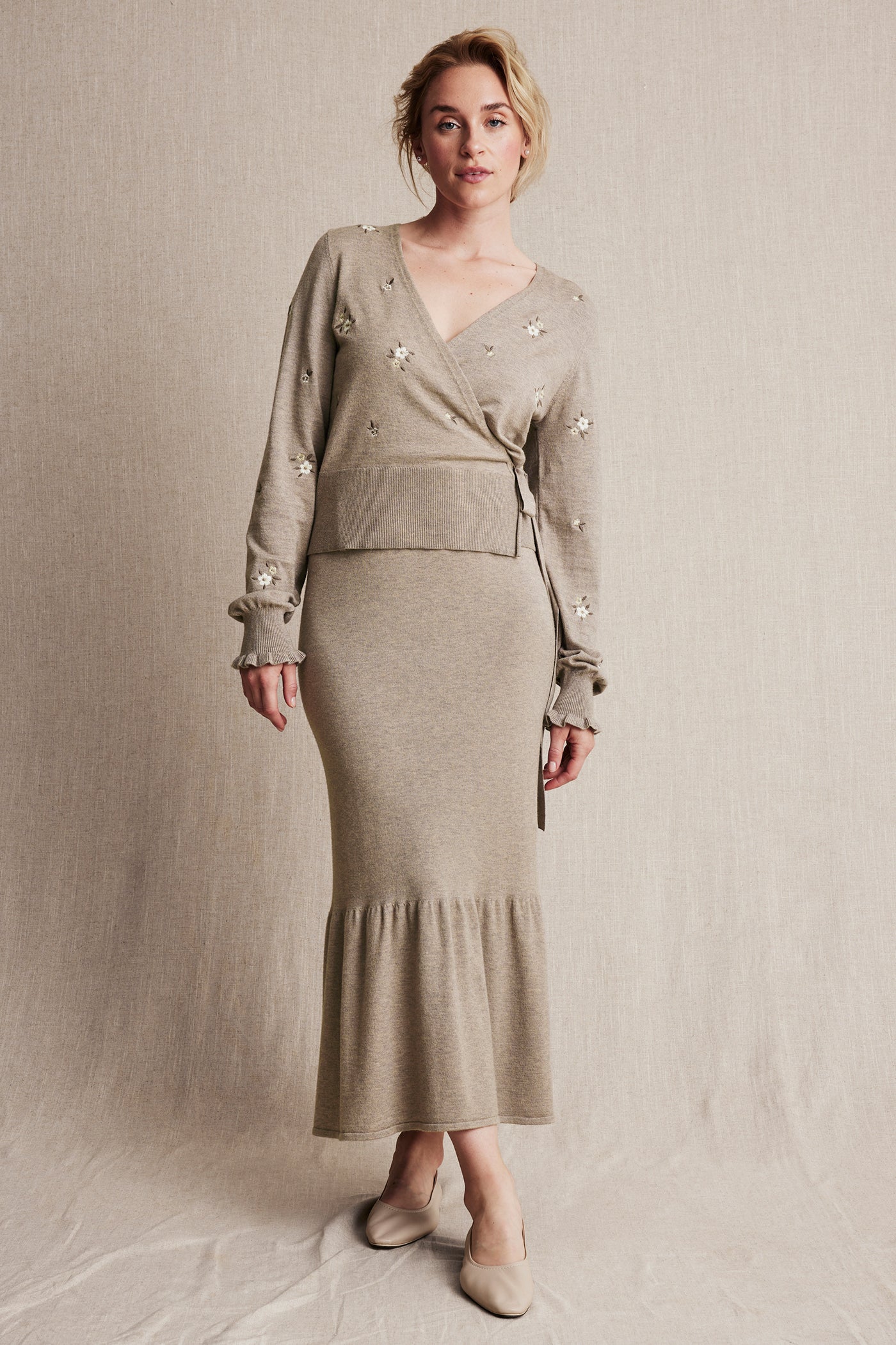 Womens beige knitted skirt