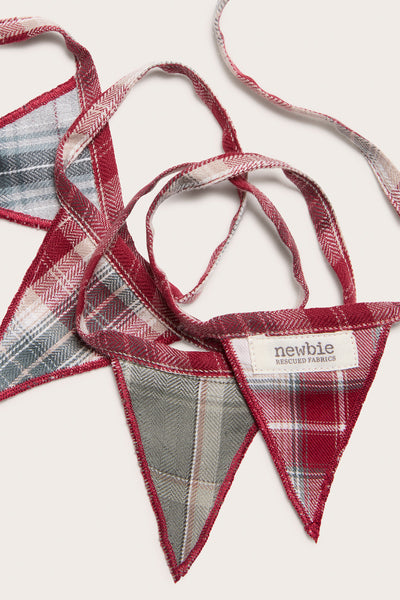 Red/grey checked flag garland