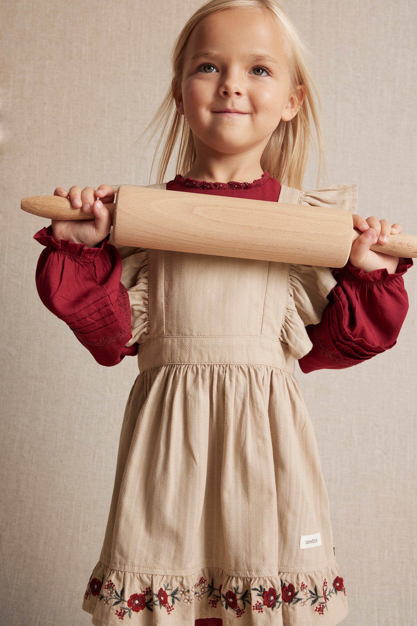 Kids' beige embroidered apron