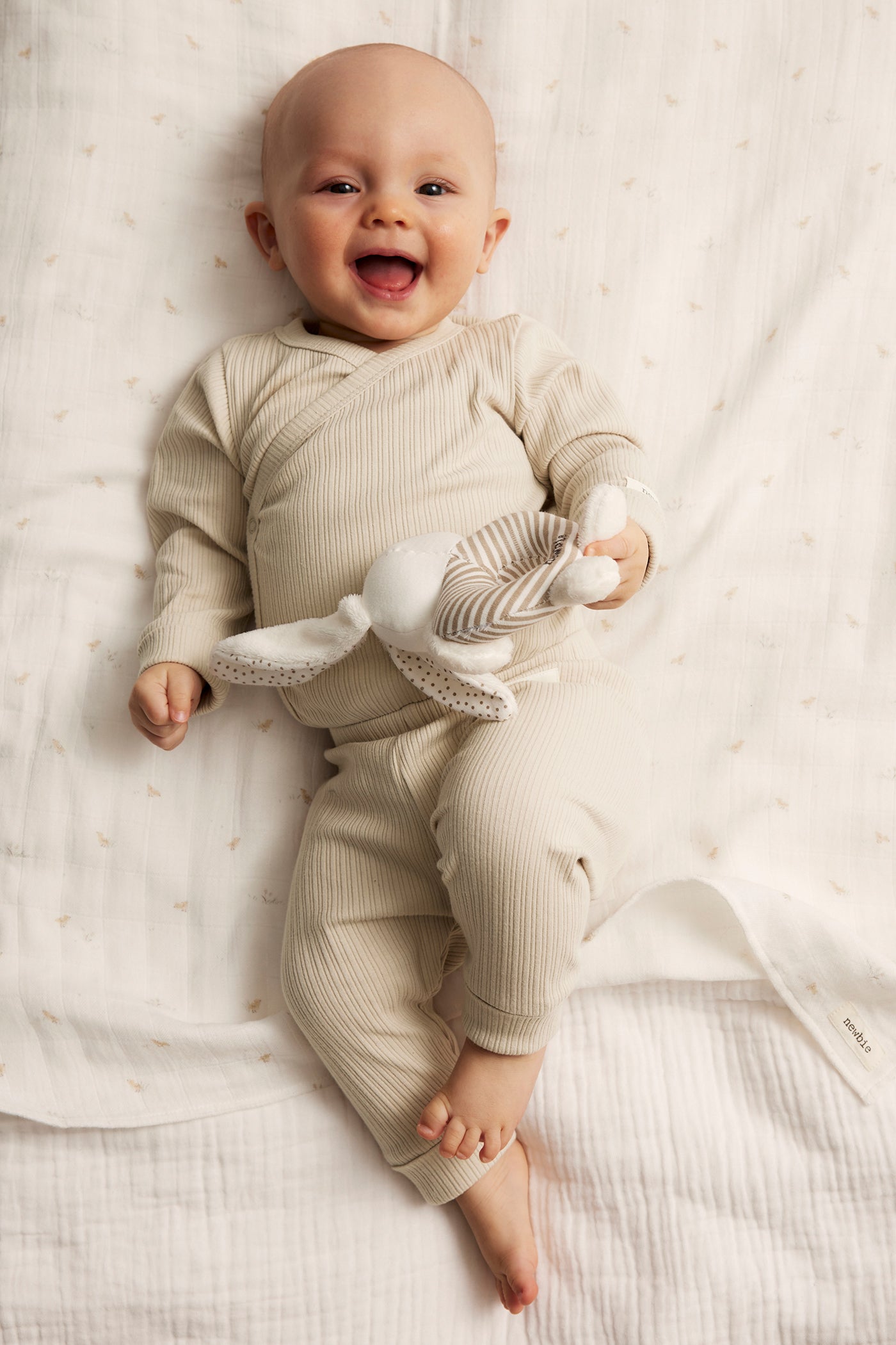 Baby beige ribbed bodysuit with extender