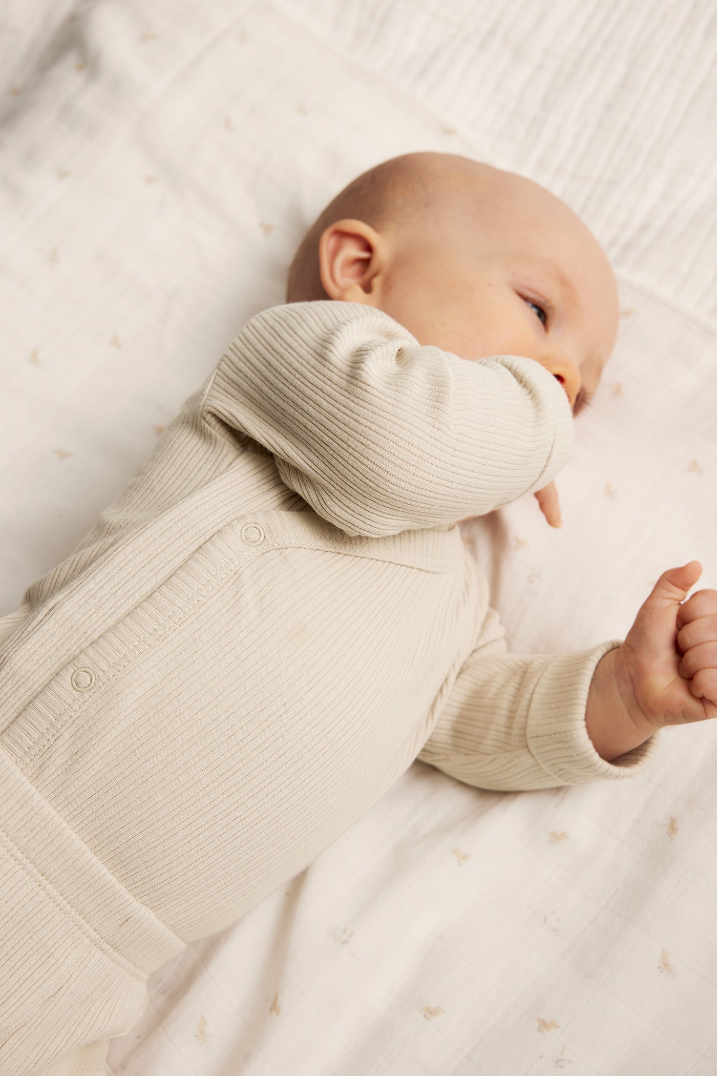 Baby beige ribbed bodysuit with extender