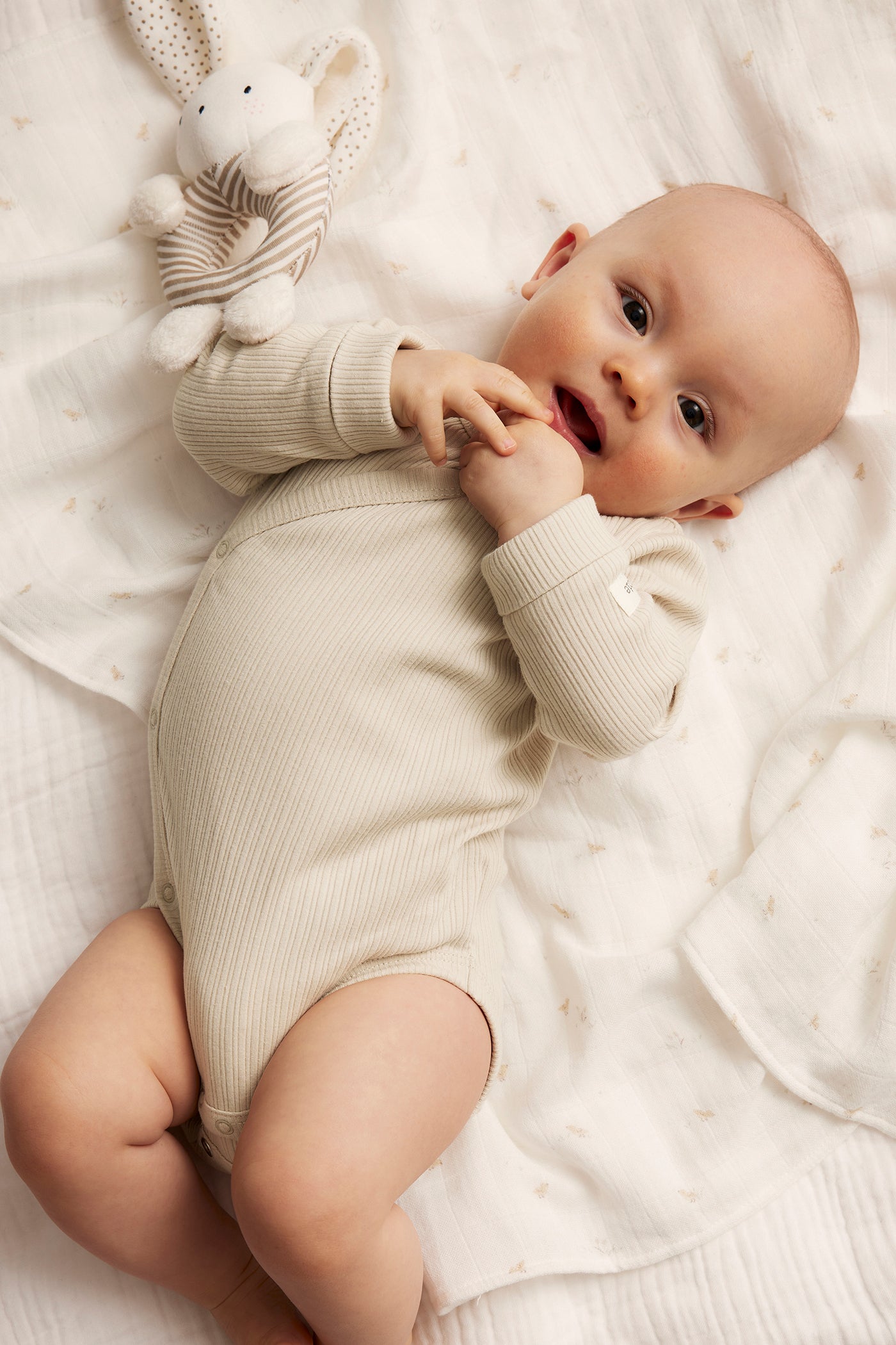 Baby beige ribbed bodysuit with extender