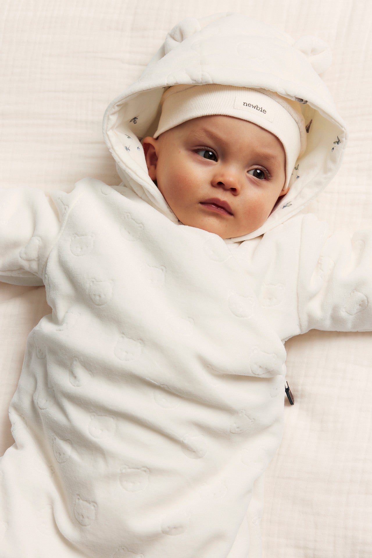 Baby white velour coverall – Newbie