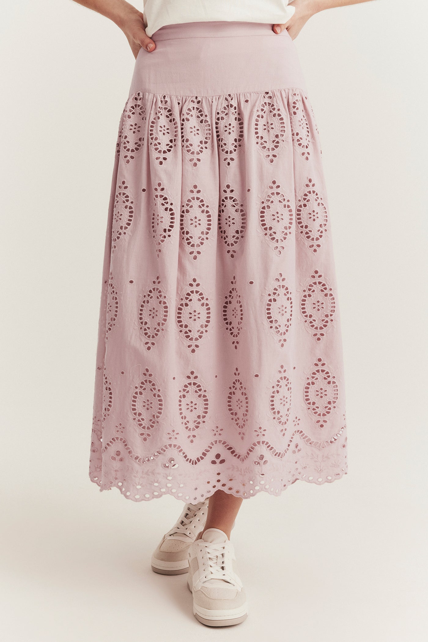 Women's pink embroidered skirt
