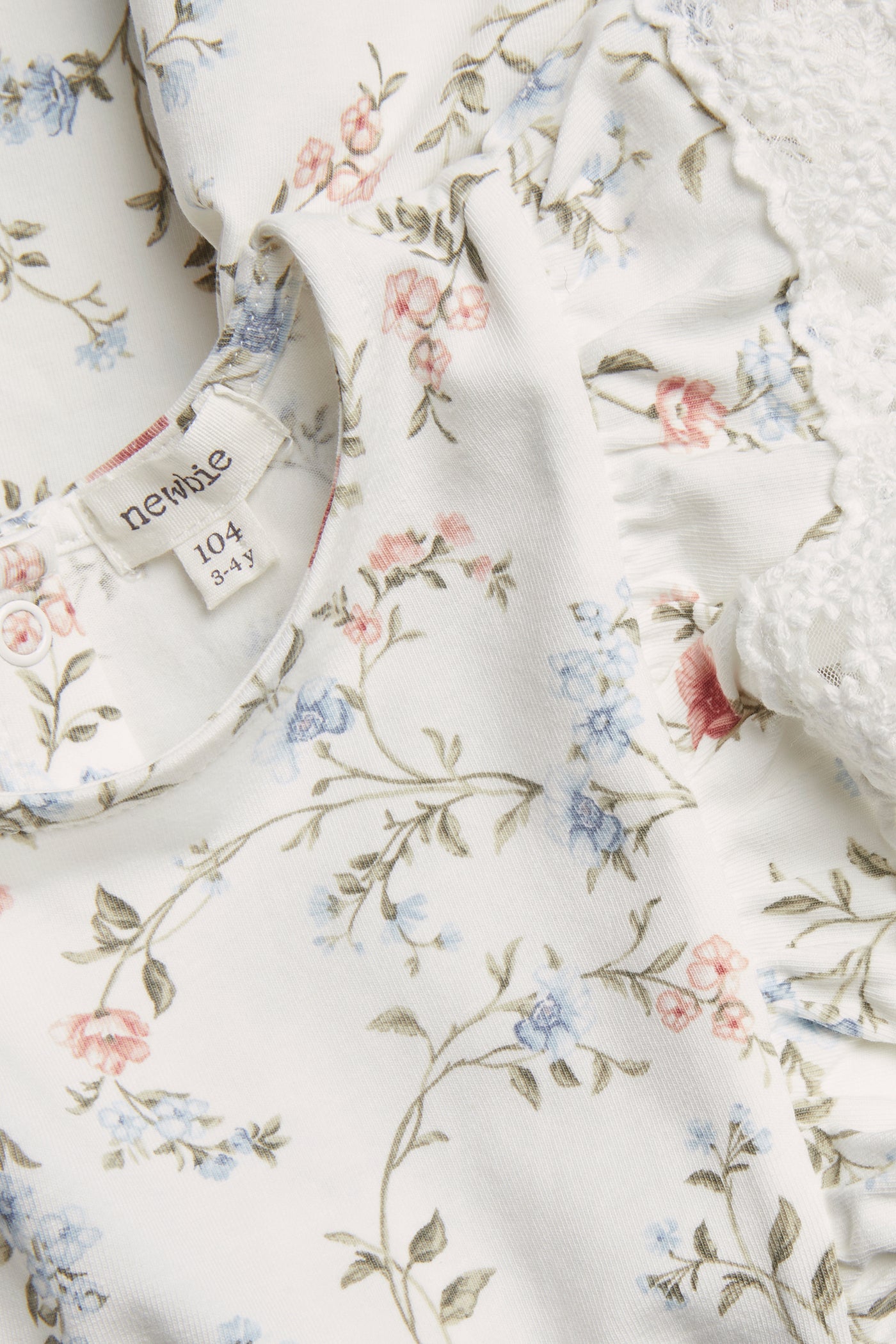 Kids´ white floral short-sleeved dress