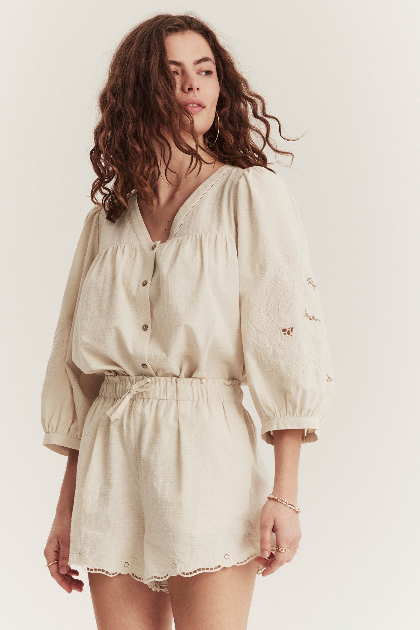 Women's beige embroidered shorts