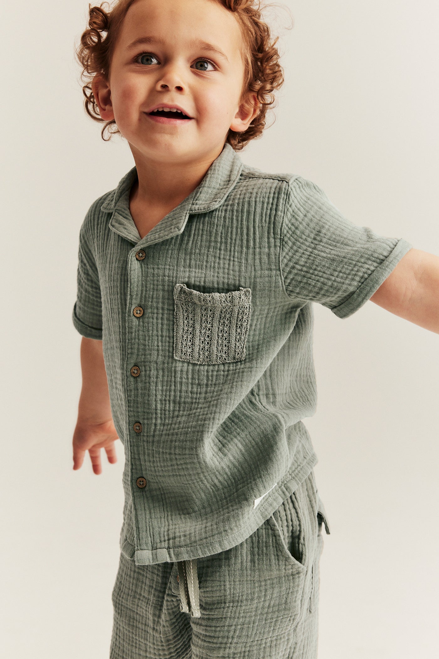 Kids green muslin short-sleeved shirt
