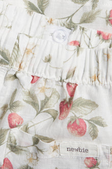 Kids' white shorts with strawberries