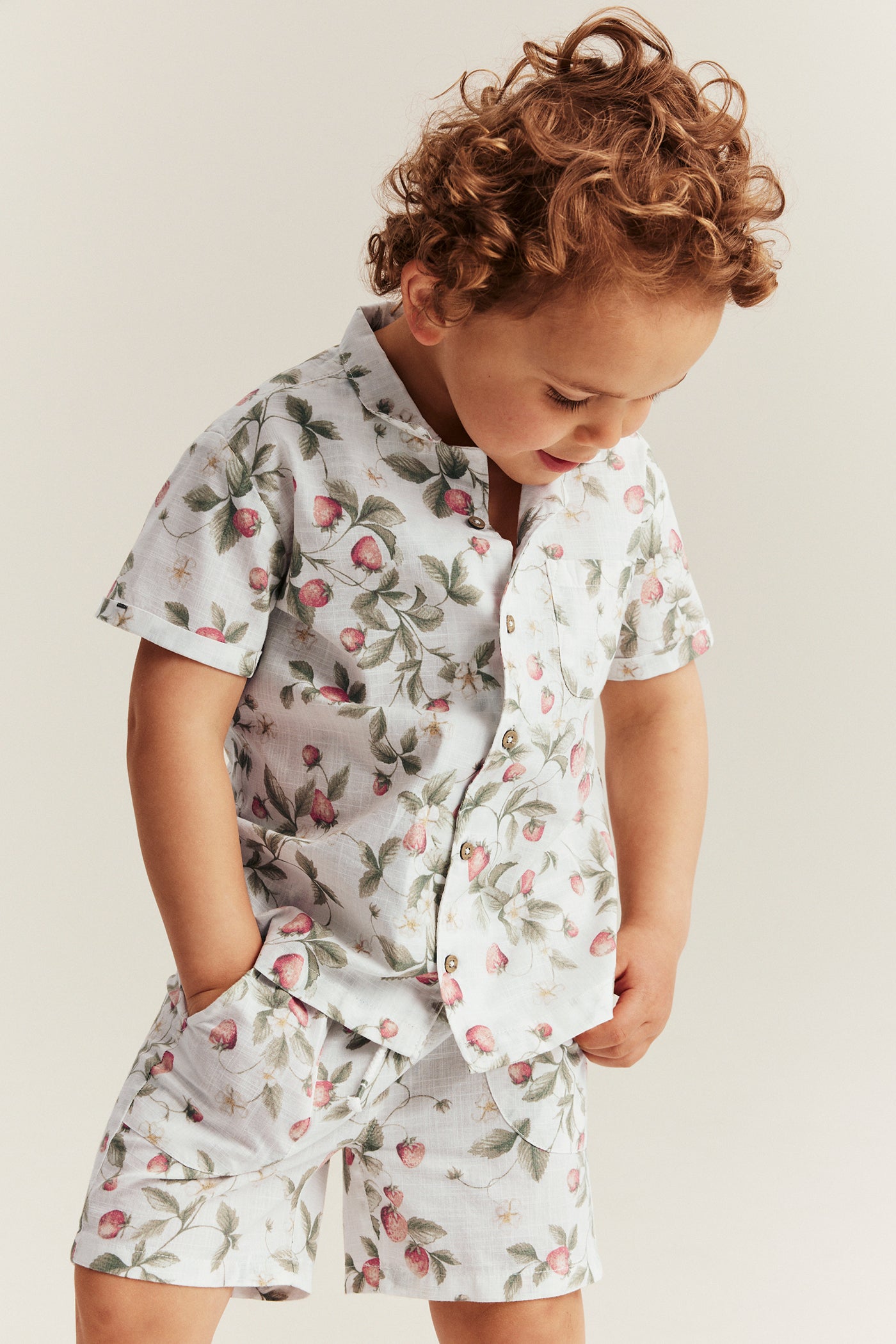 Kids' white shorts with strawberries