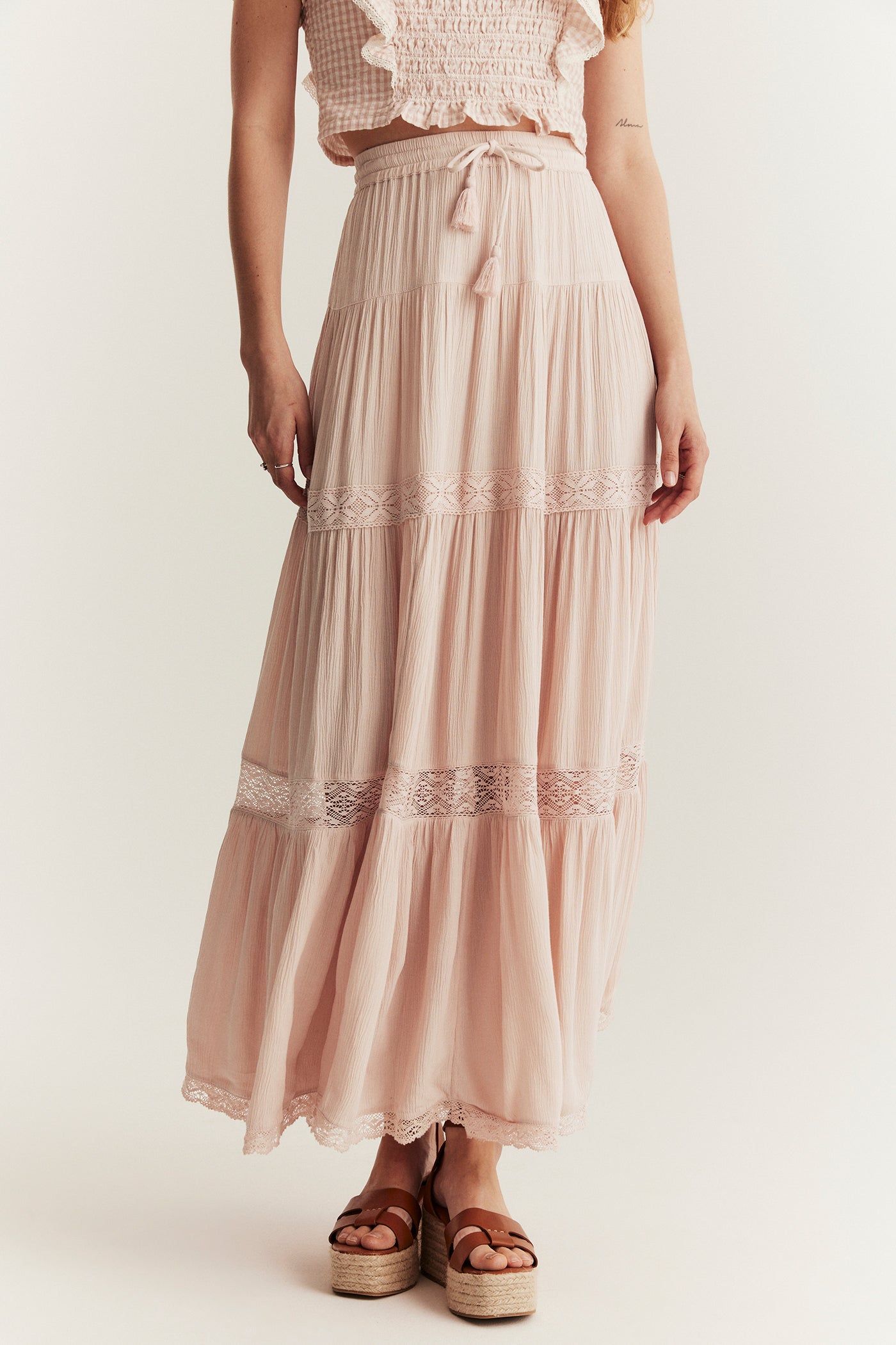 Women's pink viscose skirt with lace