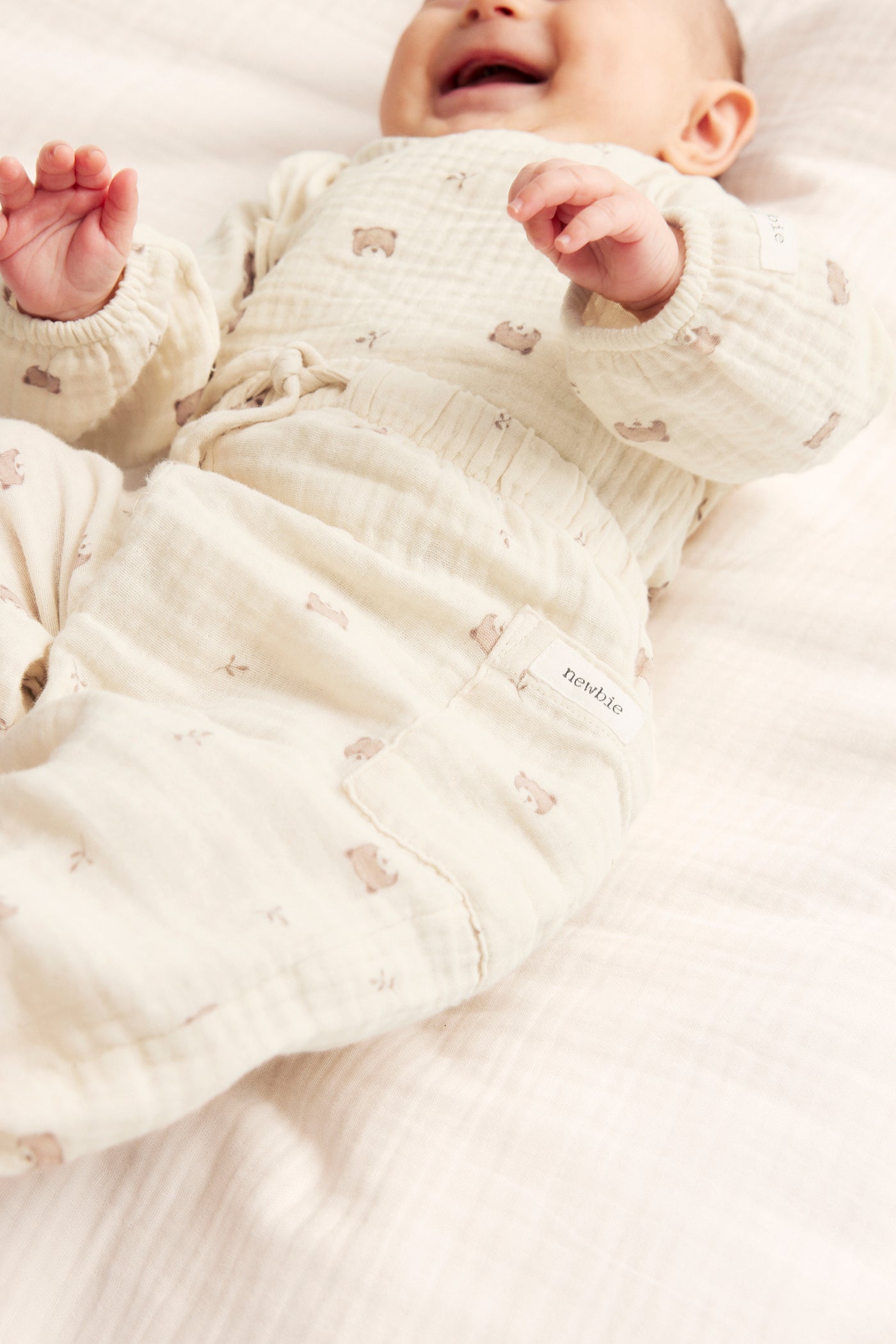 Baby beige muslin trousers with bears