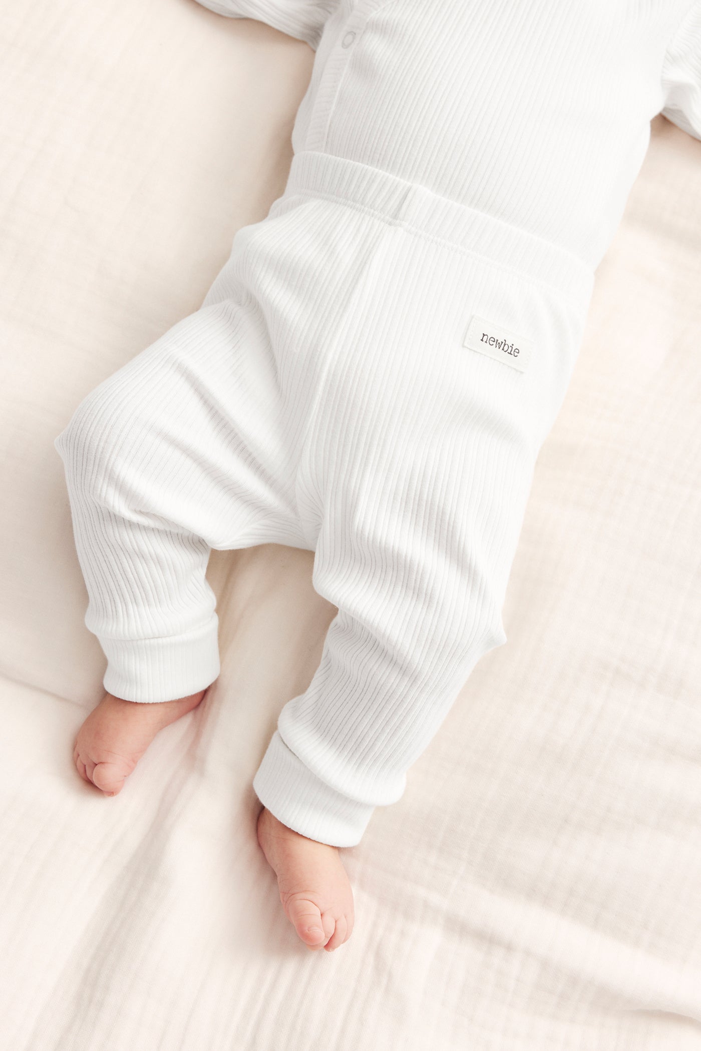 Baby white ribbed leggings