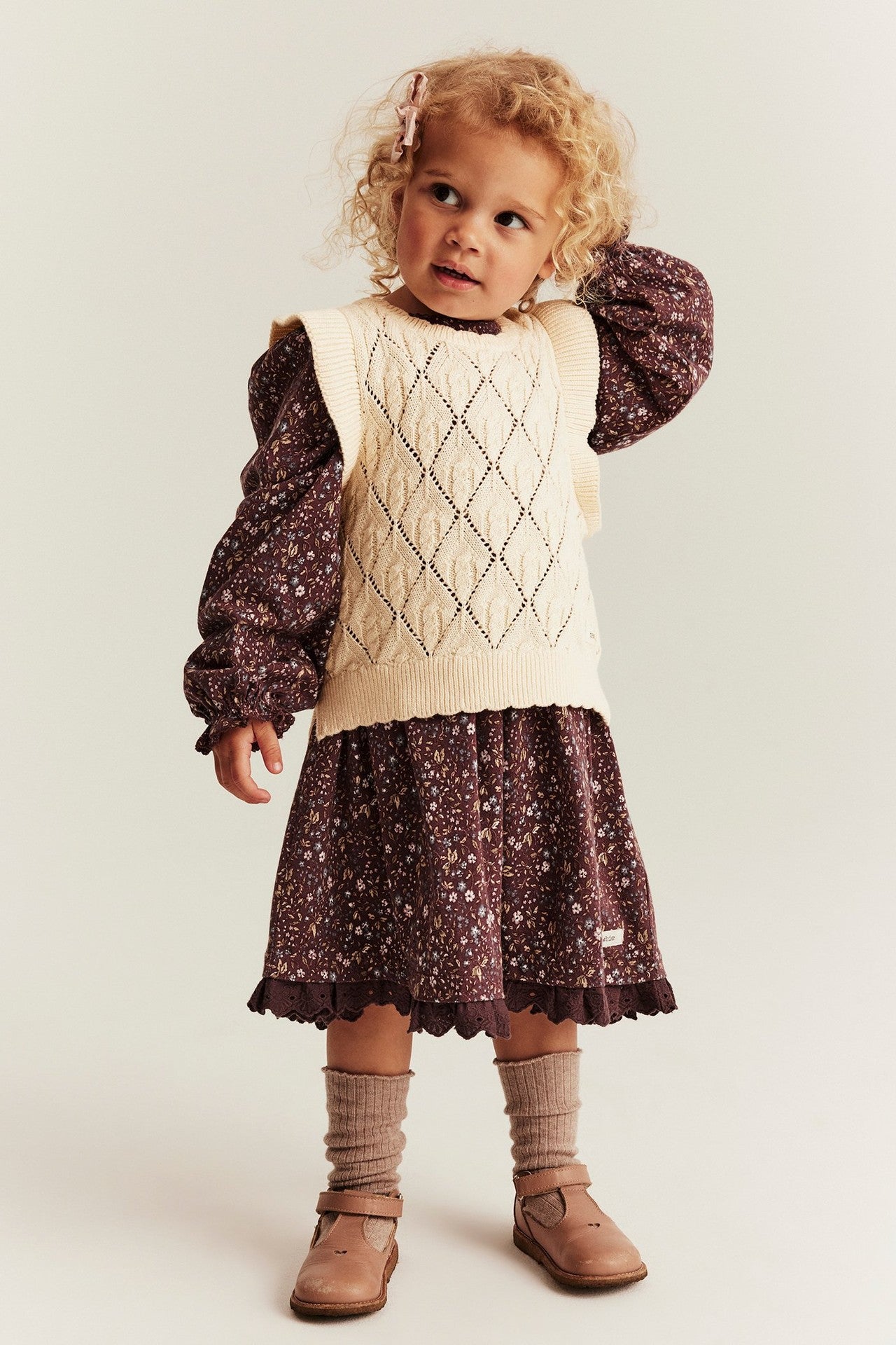 Kids beige knitted vest