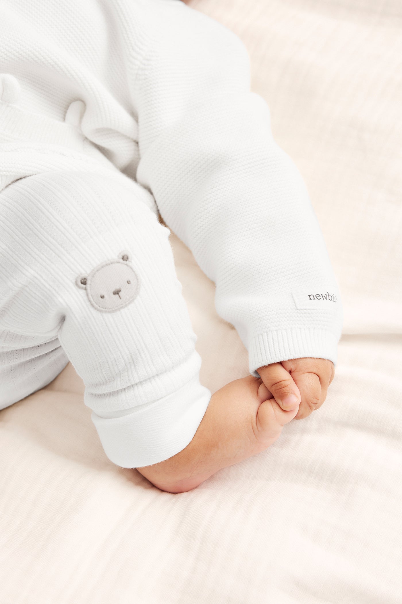 Baby white leggings with teddy bears