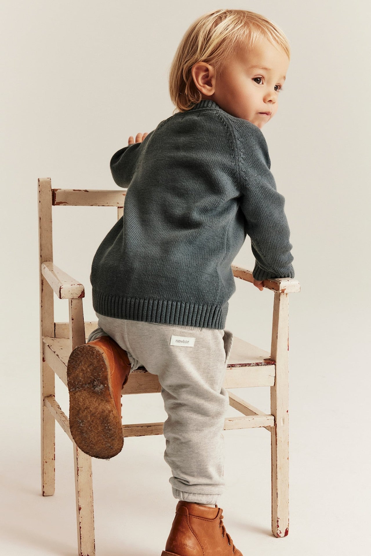 Baby beige jogging trousers