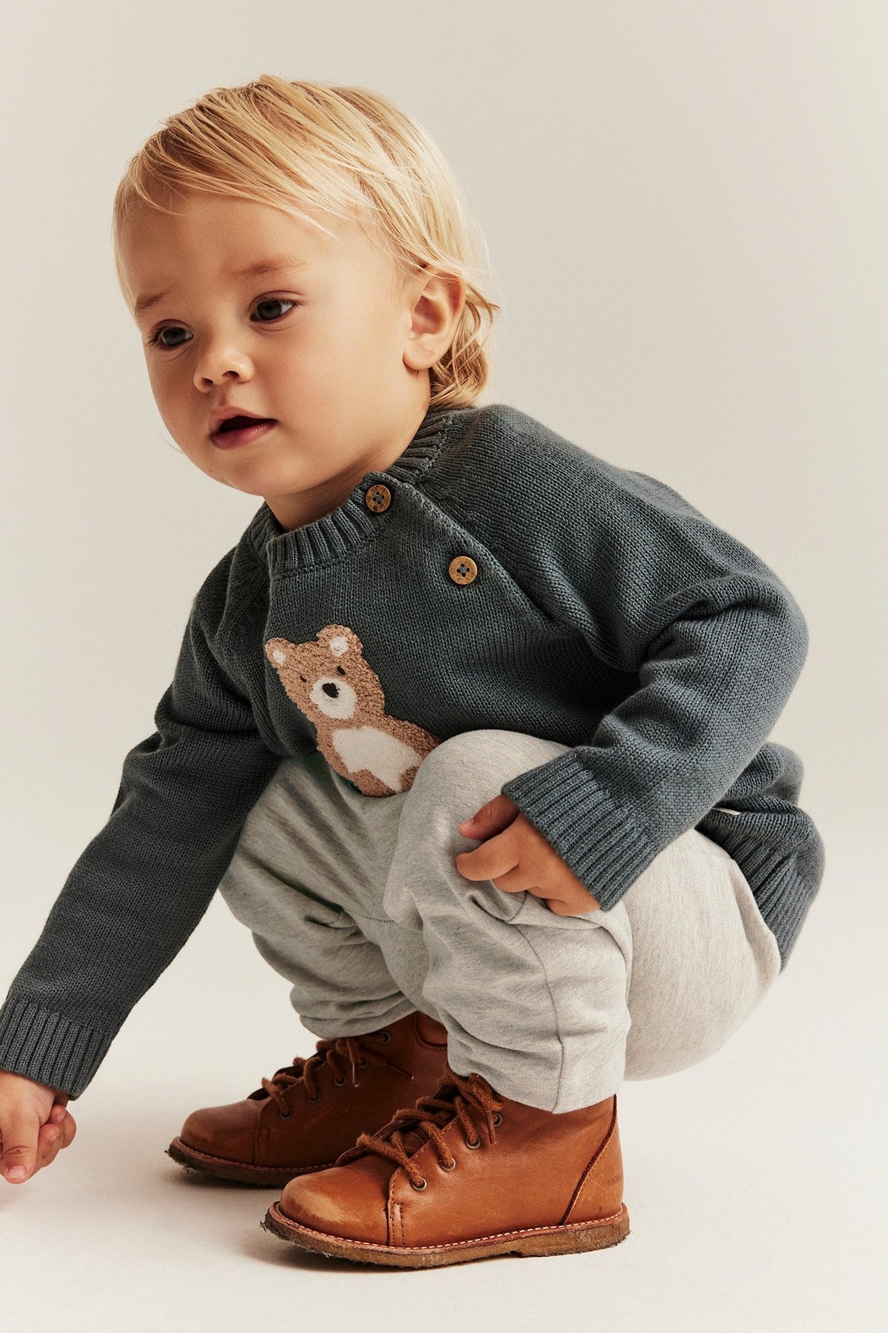 Baby beige jogging trousers