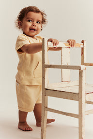 Baby yellow t-shirt with bumblebee