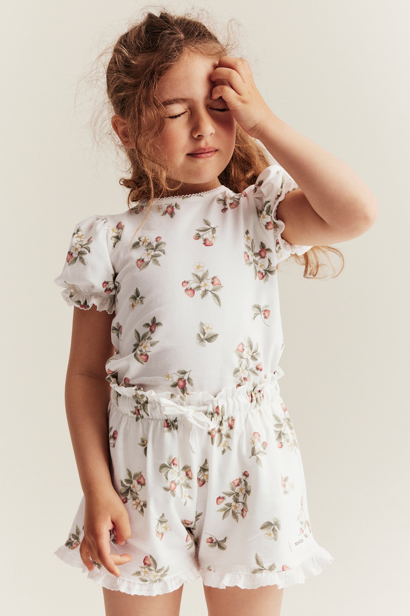 Kids´ white strawberry shorts