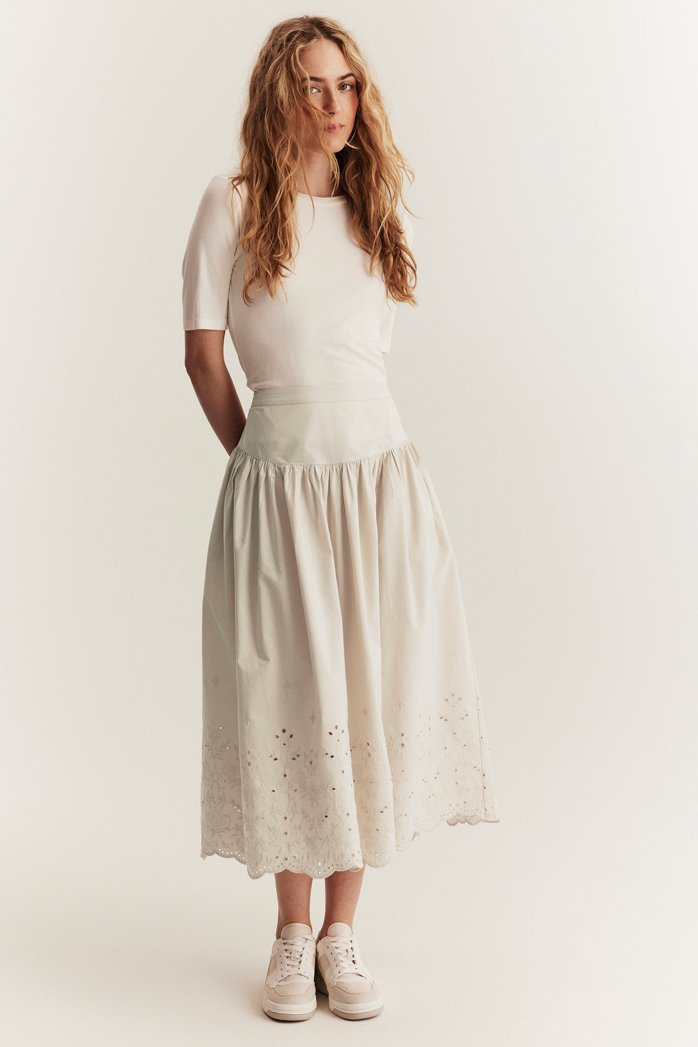 Women's beige embroidery skirt