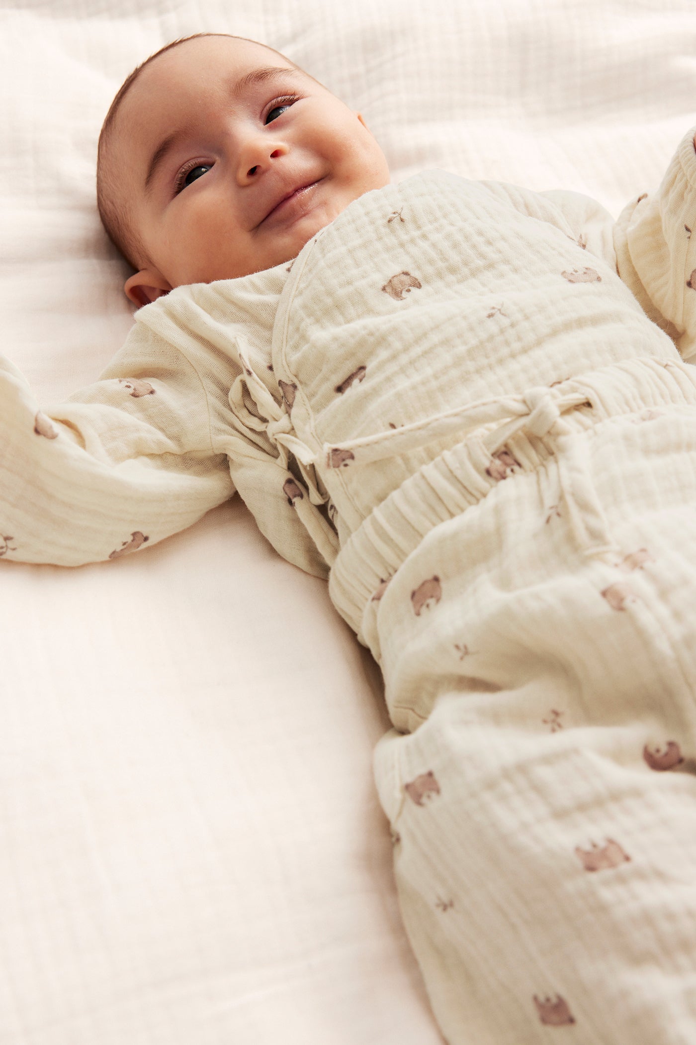 Baby beige bodysuit with bears