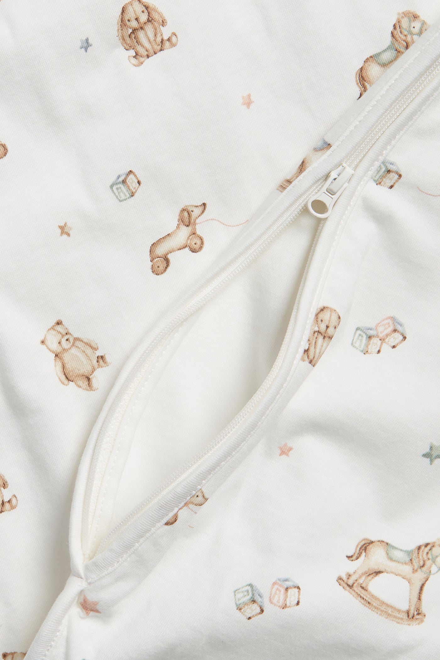 Baby white toy patterned sleeping bag