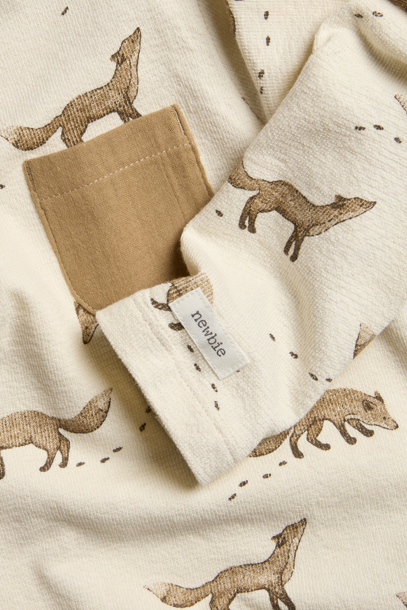 Kids beige top with foxes