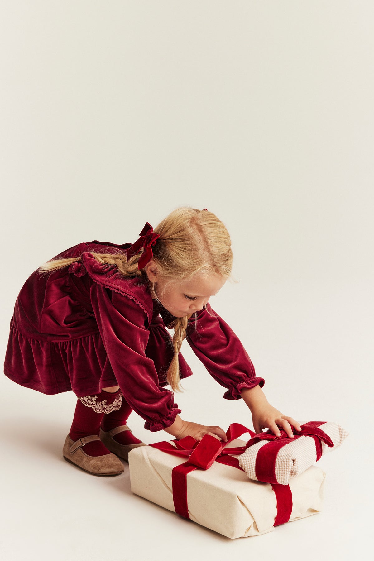 Kids´ red velour dress with frills