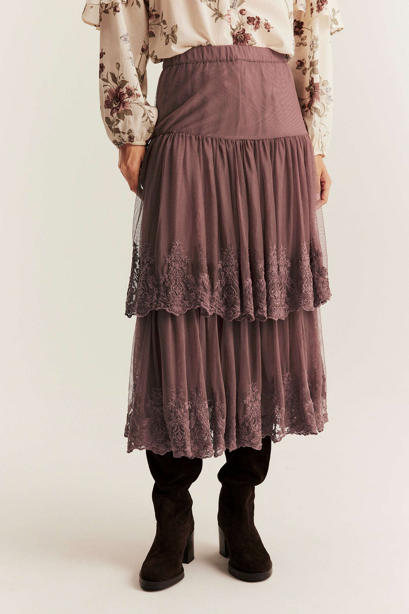 Women's pink mesh skirt with embroidery