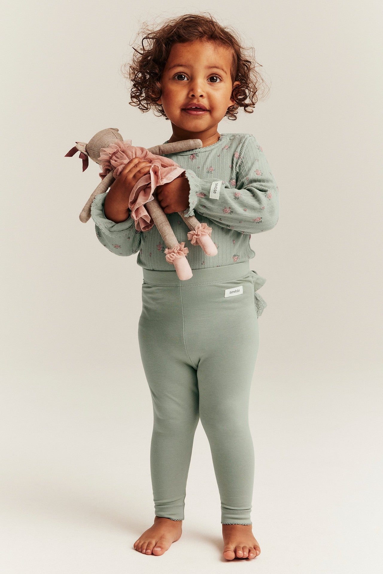 Baby green leggings with ruffles