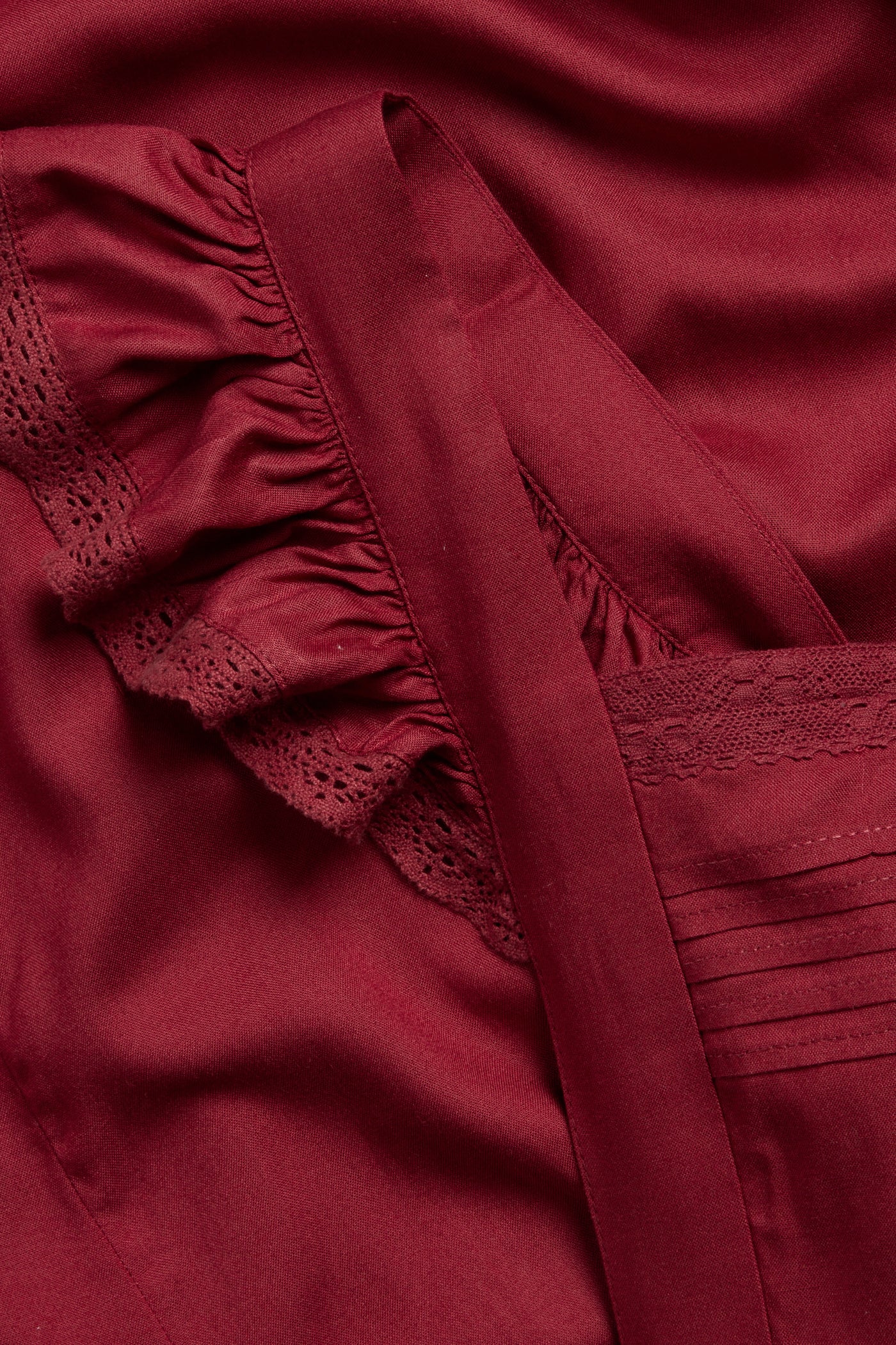 Women's red apron with frill detail