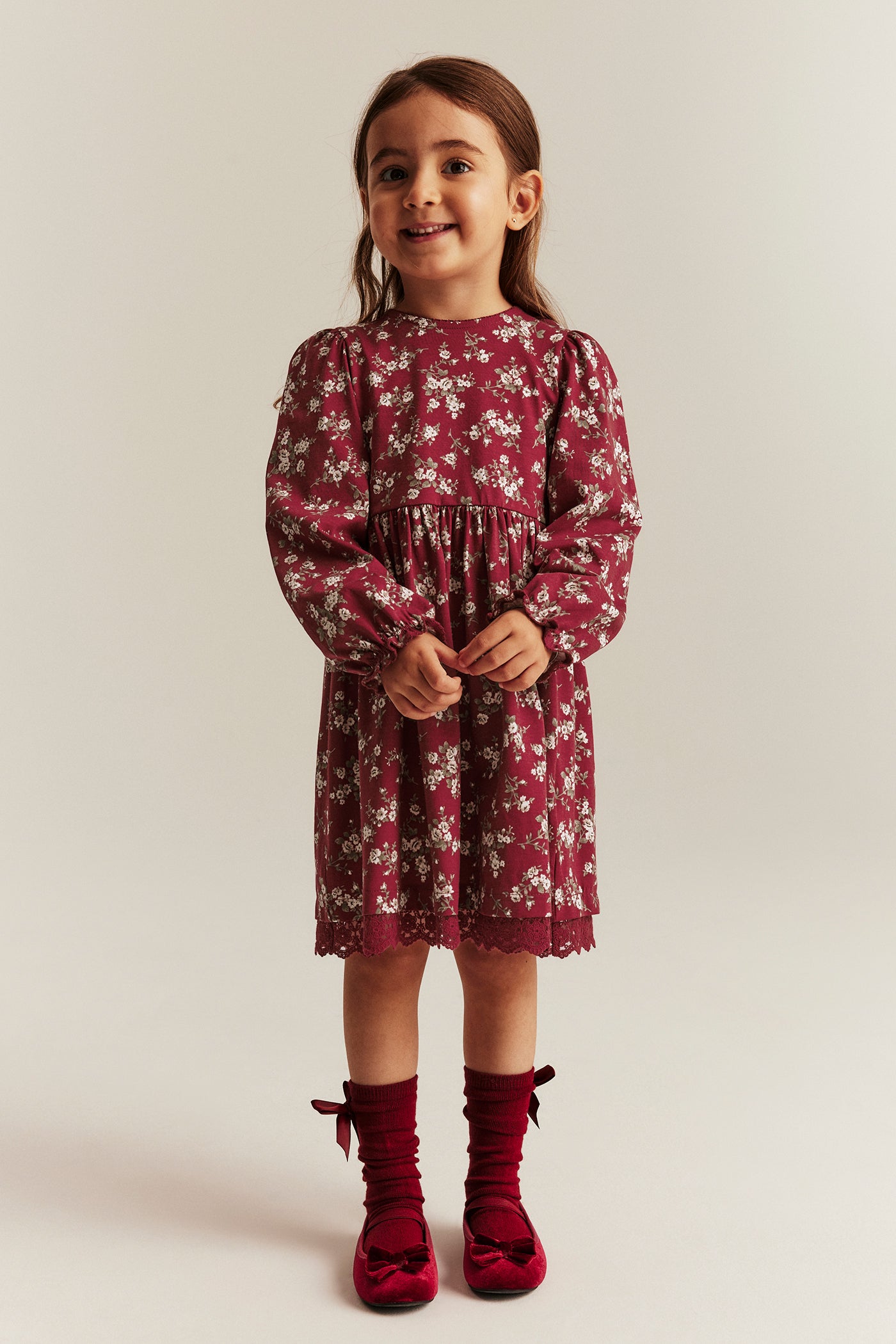 Kids´ red floral dress with puff sleeves