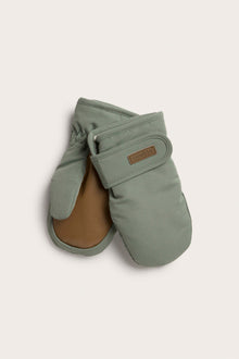 Kids’ green water-repellent mittens