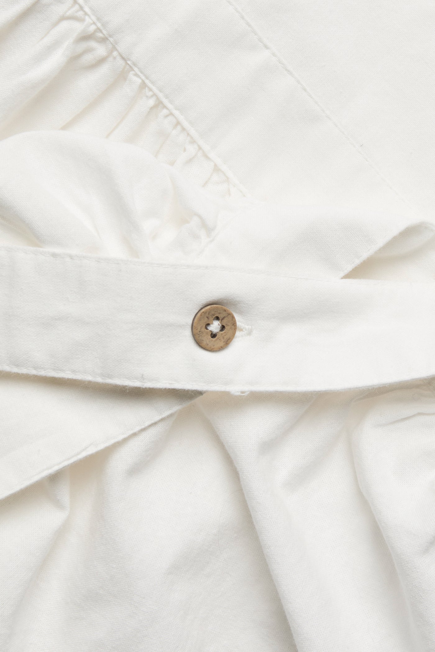 Women's white apron with frill and bow