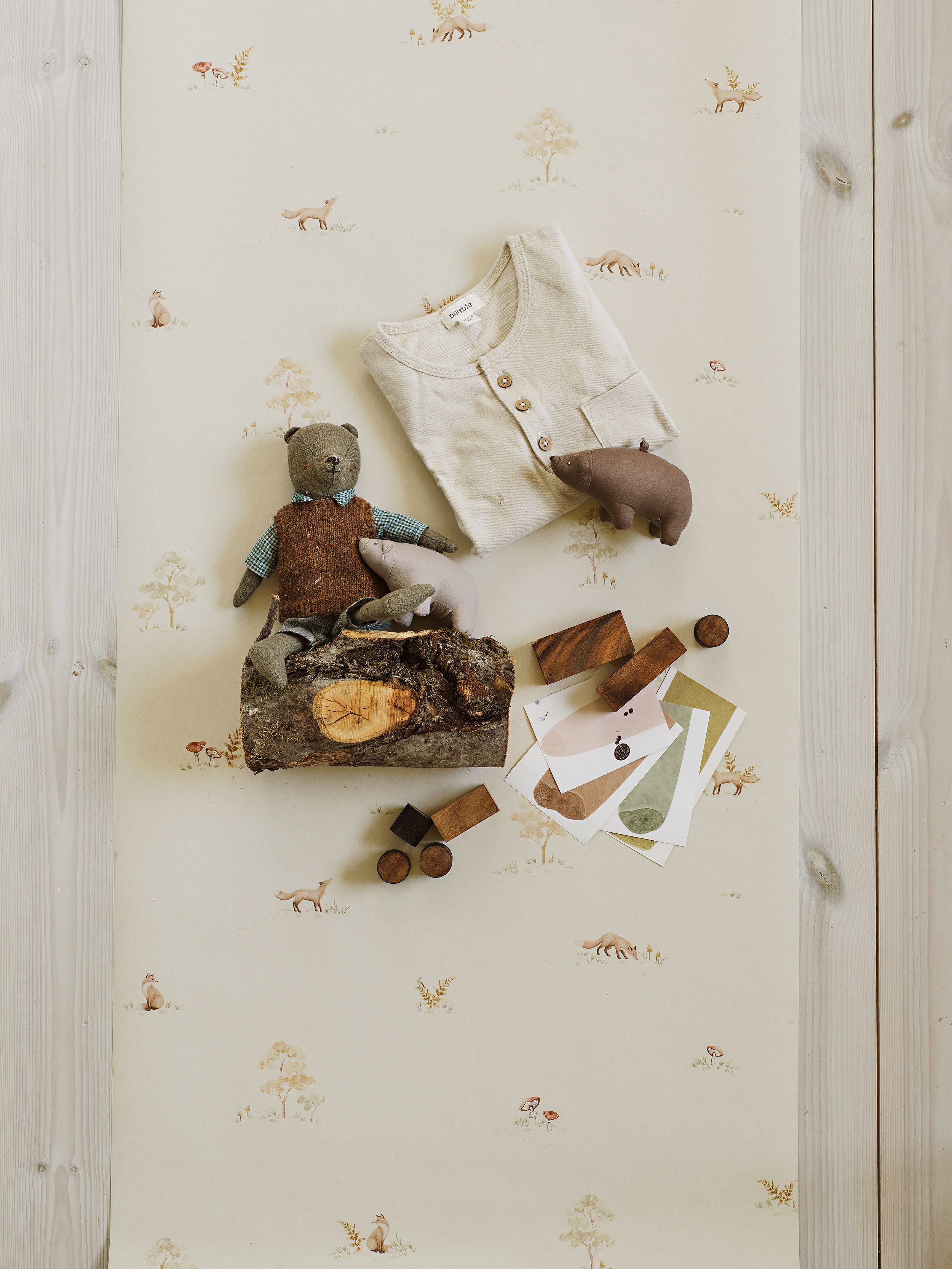 Little Fox beige wallpaper