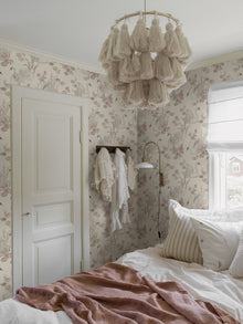 Lily swan beige wallpaper