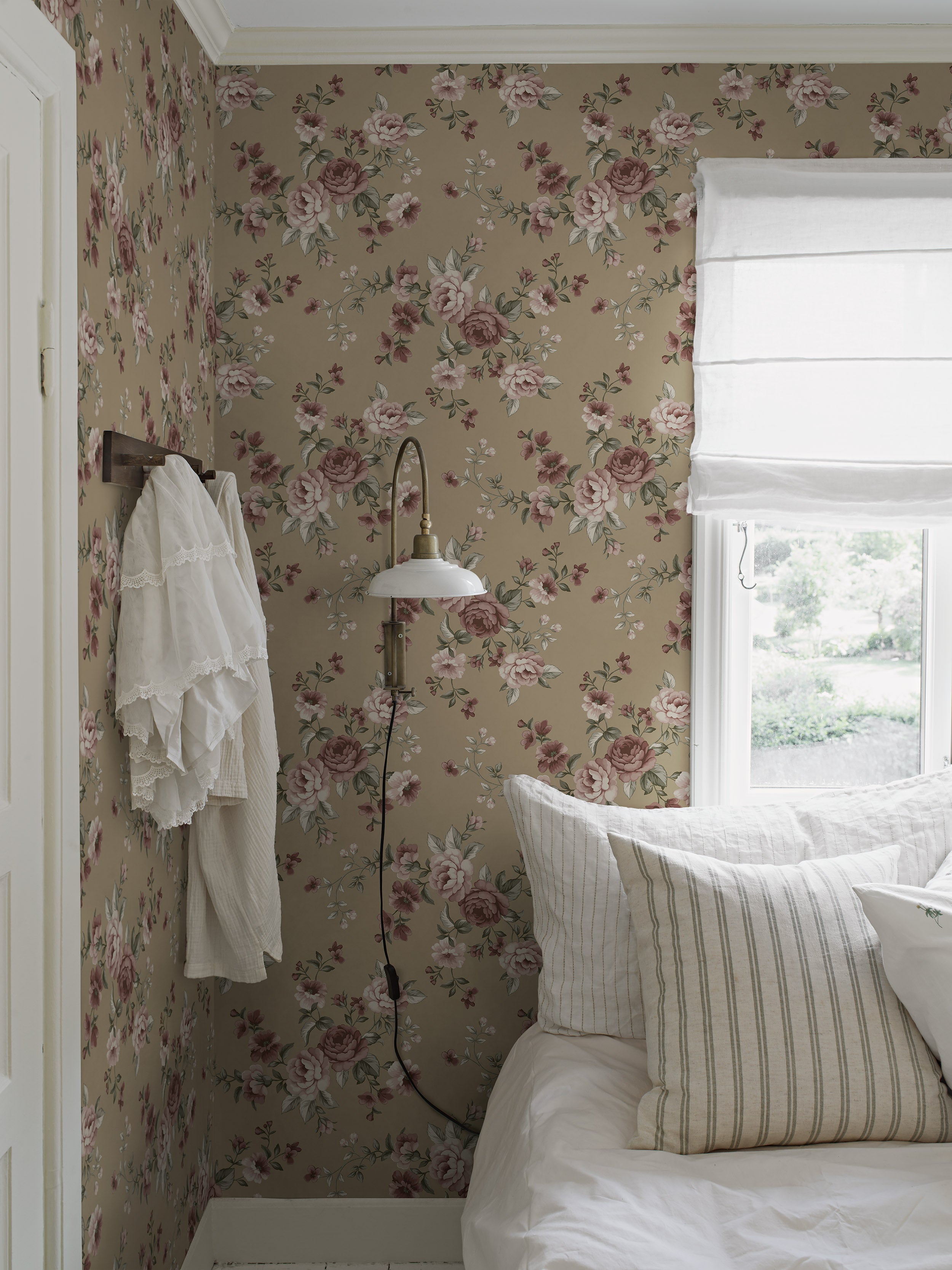 Nomi brown floral wallpaper