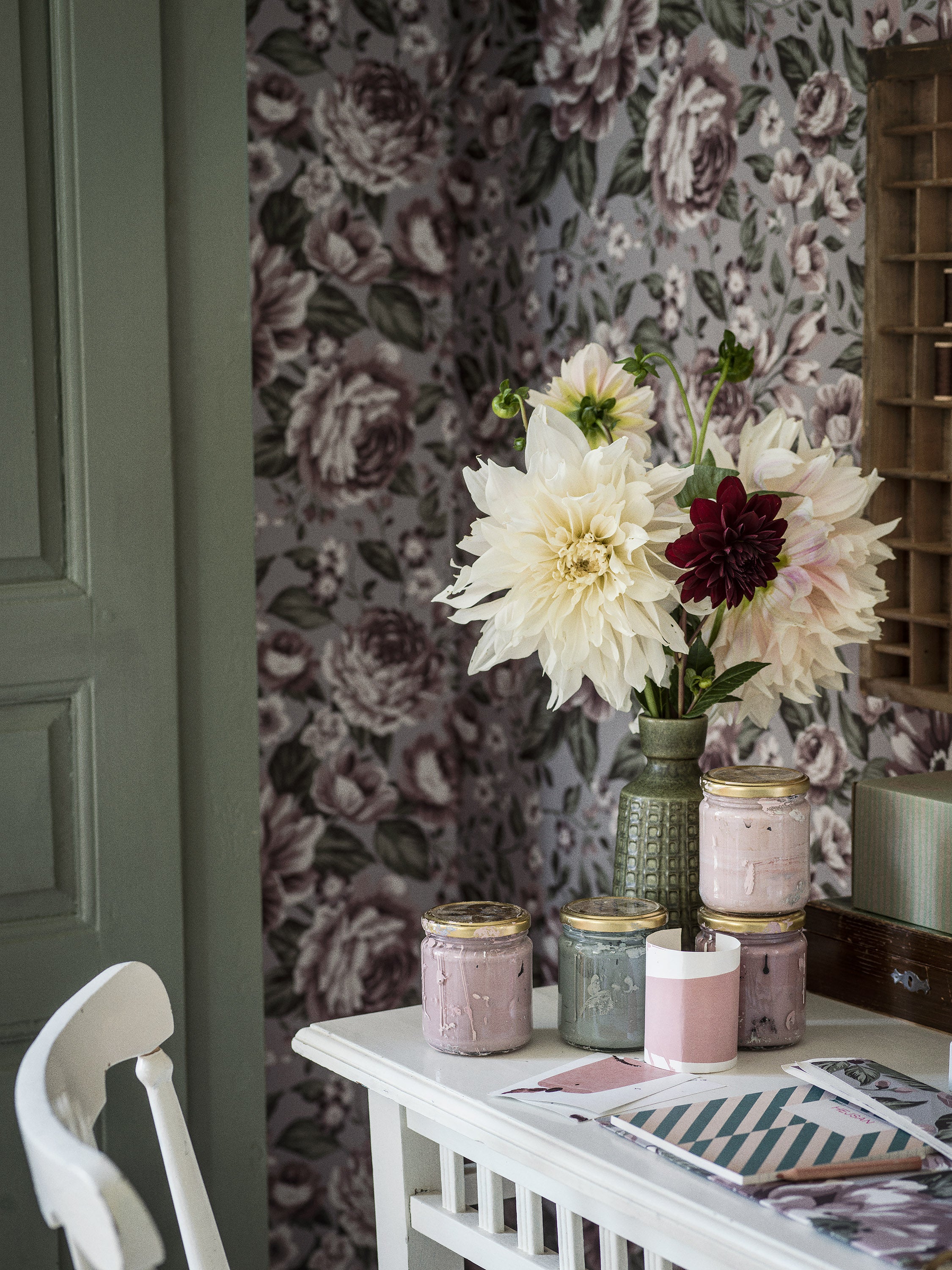 Rosie lilac floral wallpaper