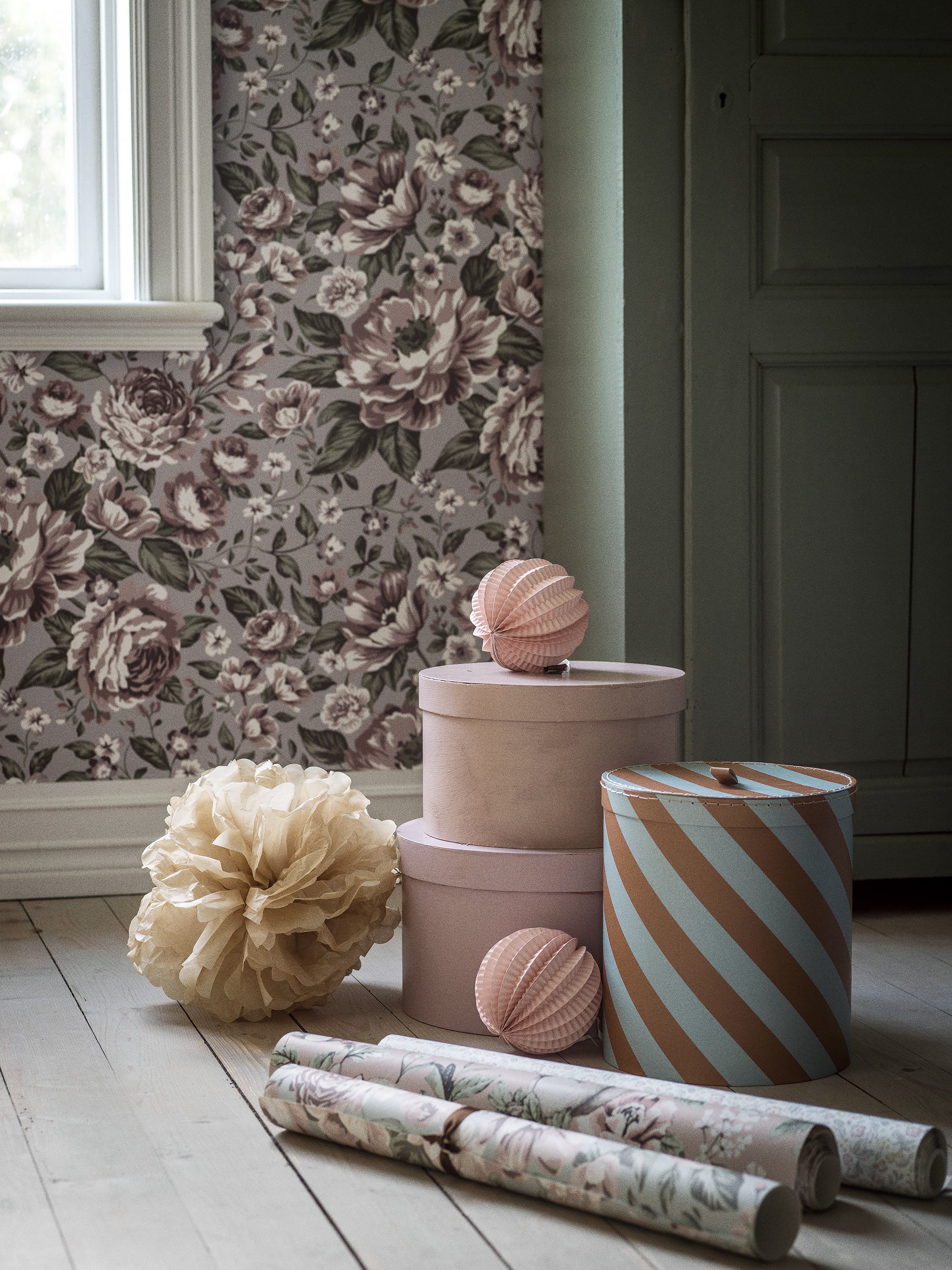 Rosie lilac floral wallpaper