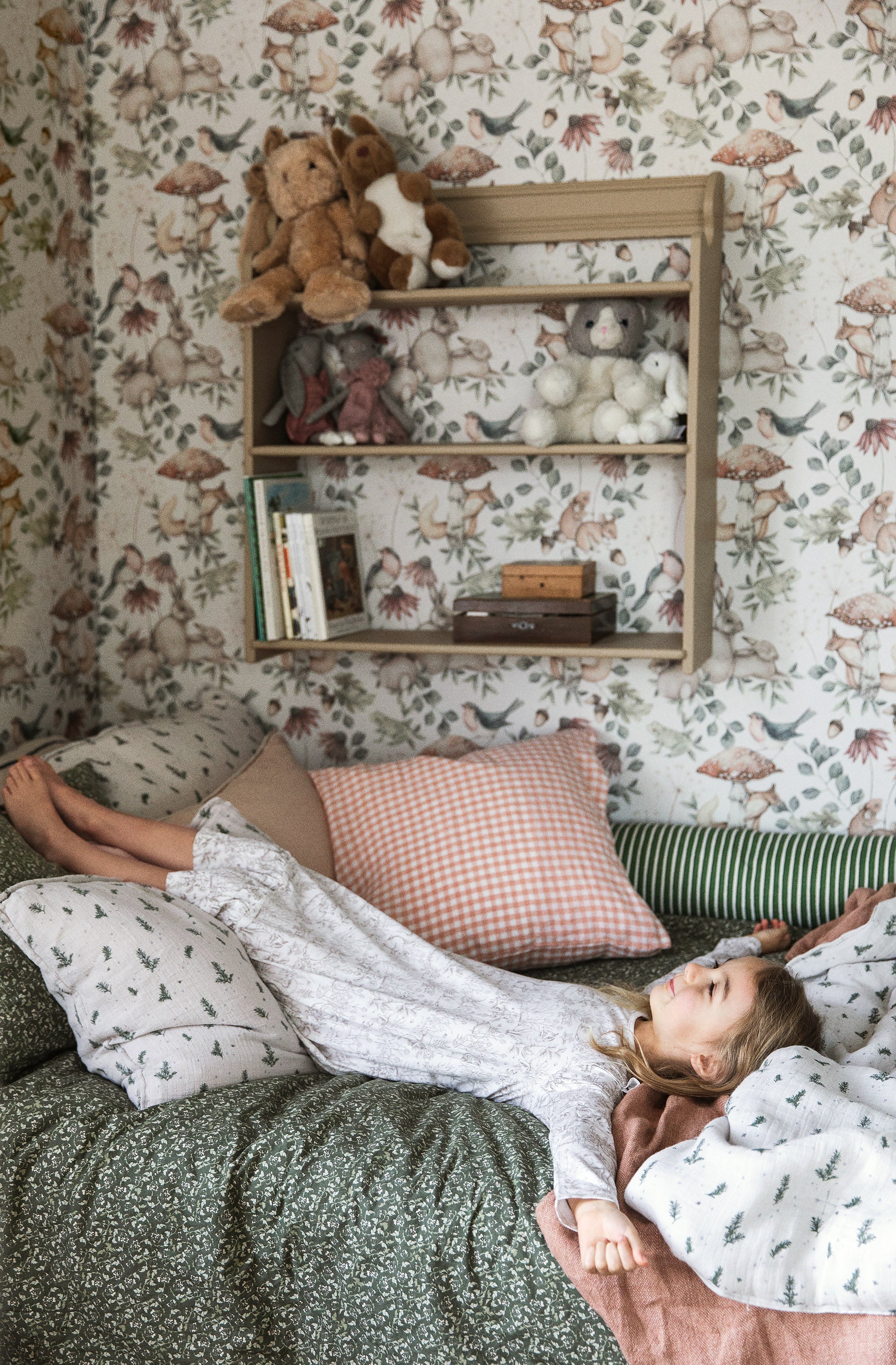 Minou off-white forest wallpaper