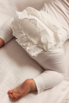 Baby white leggings with ruffles
