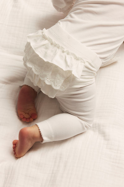 Baby white leggings with ruffles