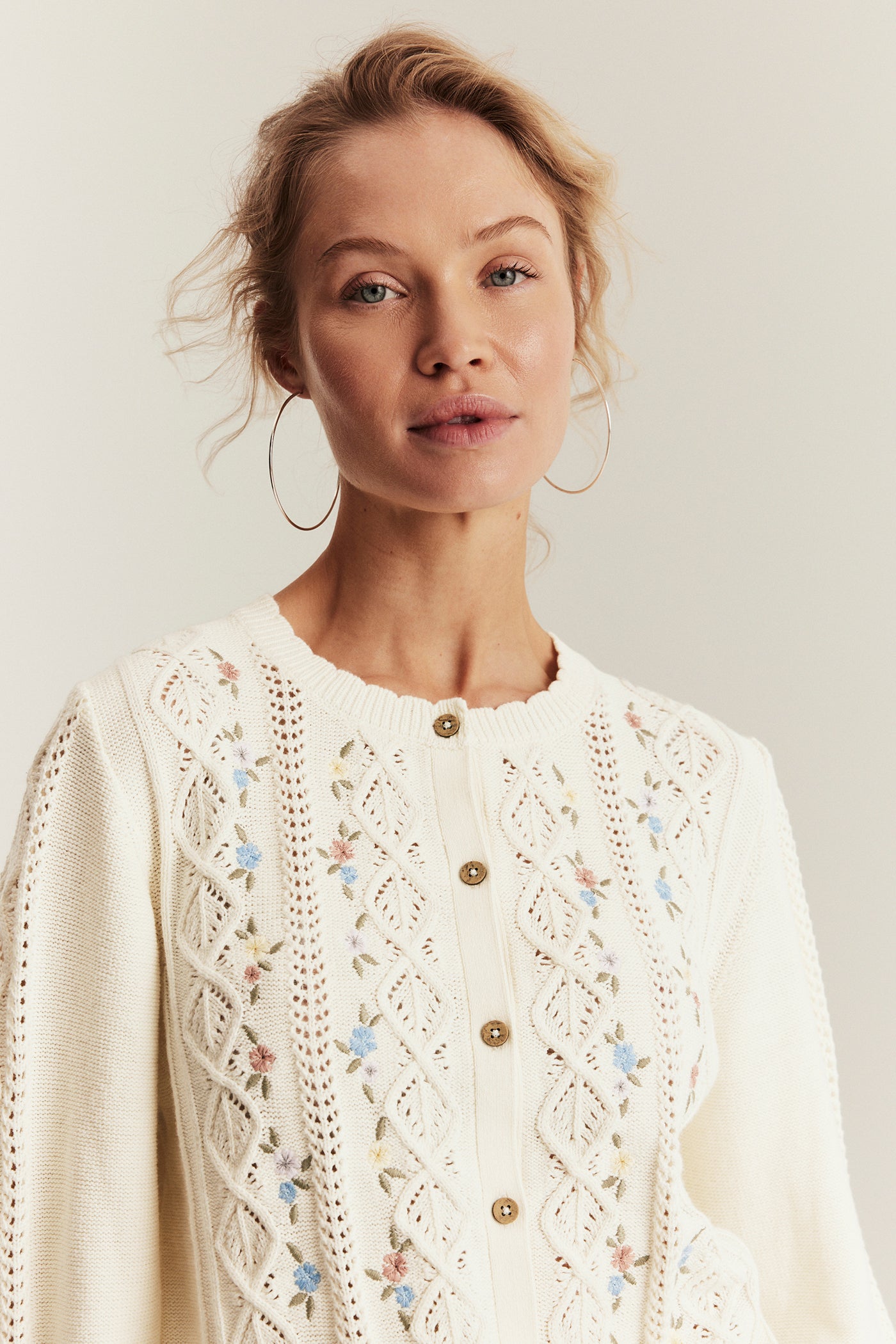 Women's white knitted cardigan with flowers