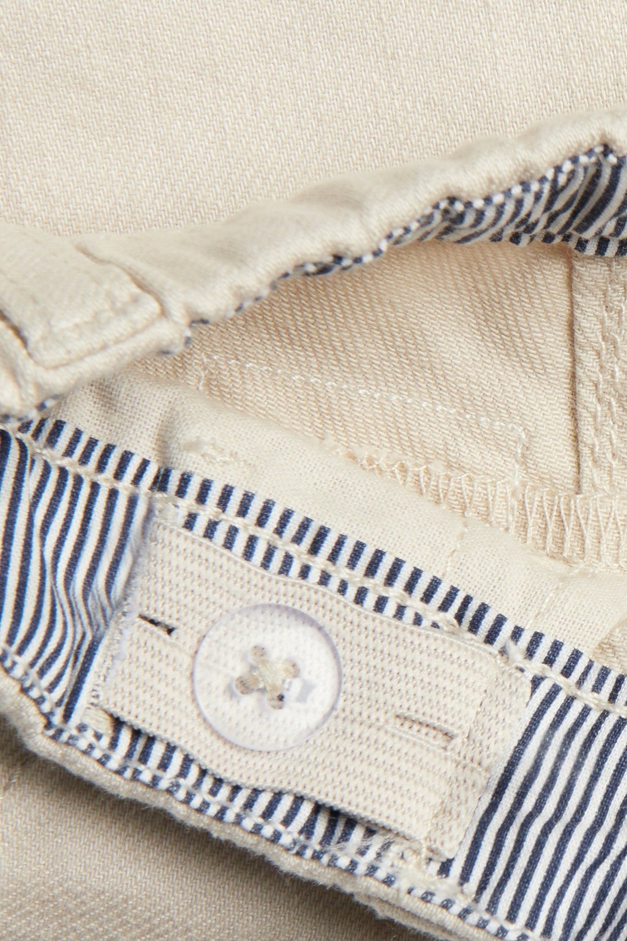 Kids beige woven shorts with pockets