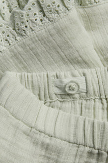 Kids woven shorts with frill