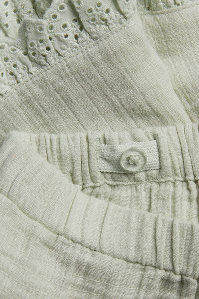 Kids woven shorts with frill