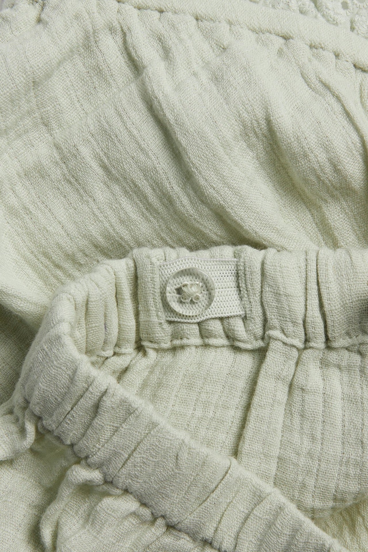Baby green puff shorts with frill